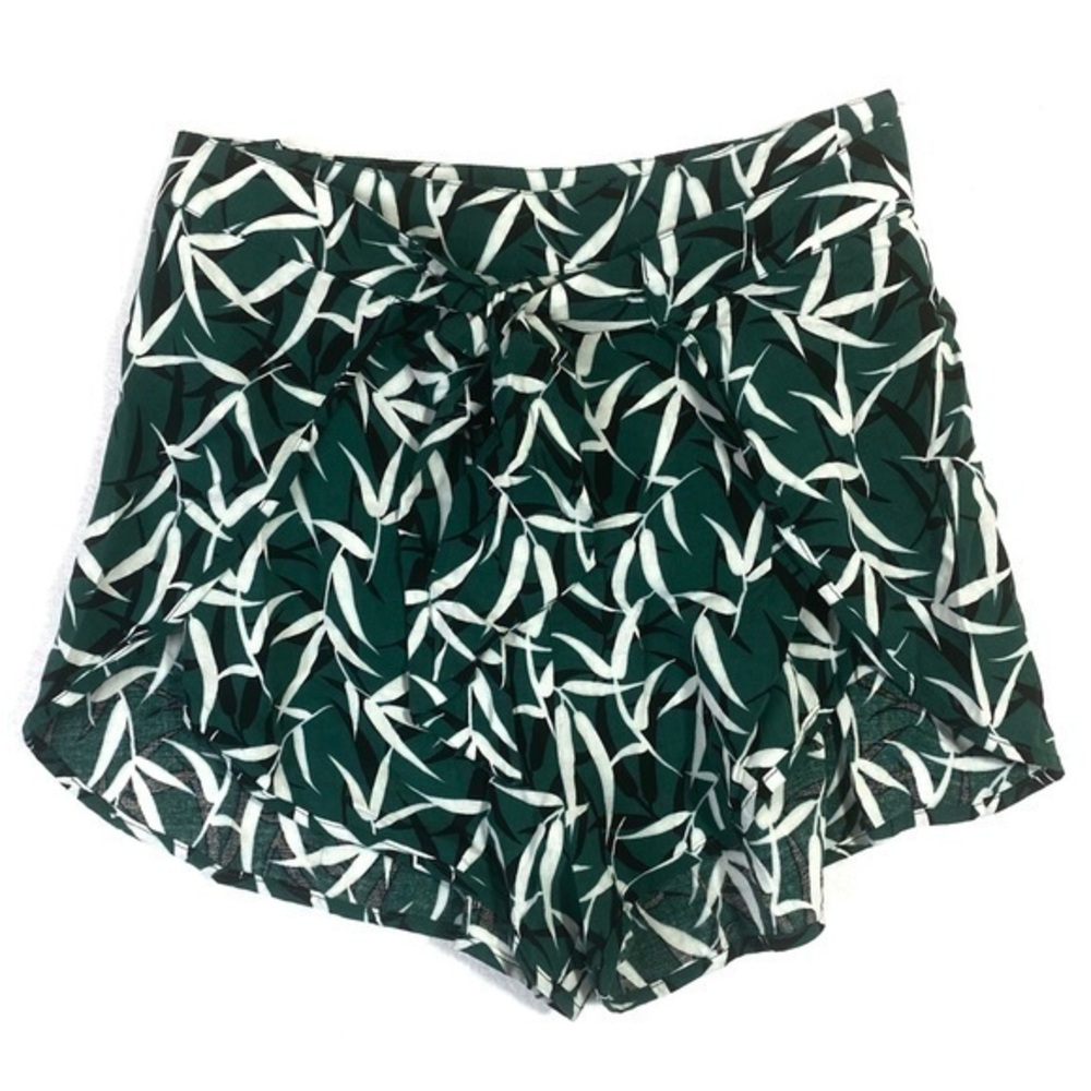 Urban Outfitters Lightweight Rayon Leaf Print‎ Tie Front Skort NWT Size S